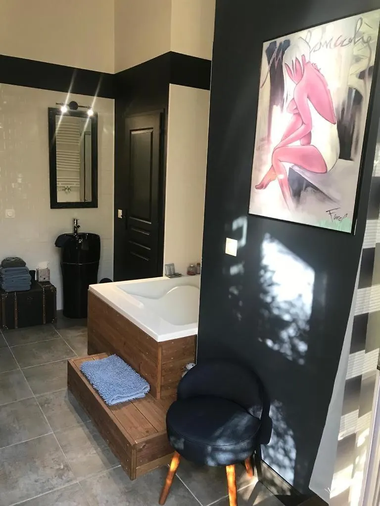 L' Intimiste : Avec Piscine Privee Et Jacuzzi Prive Villa Fontaines-Saint-Martin Holiday home